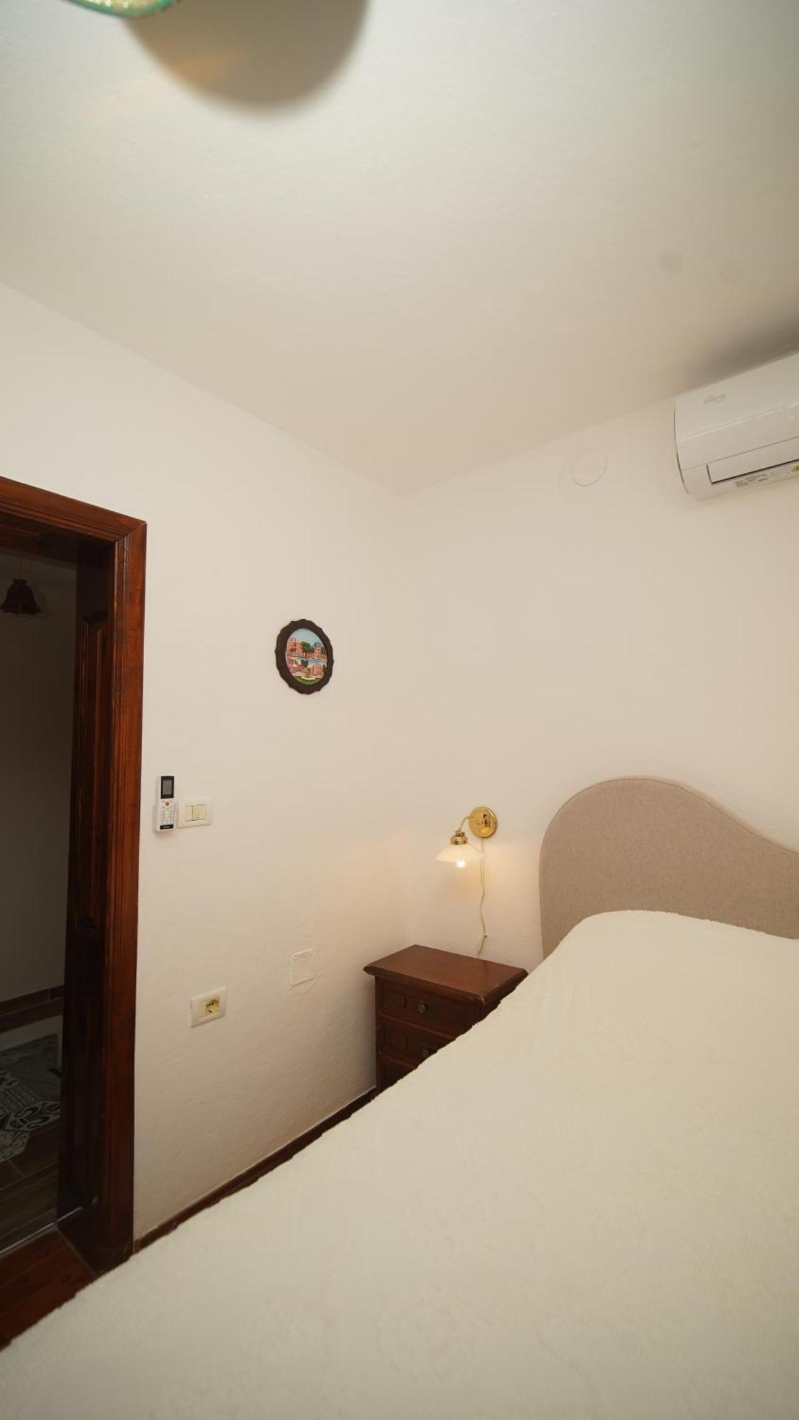 Relax Inn Korce Exterior foto